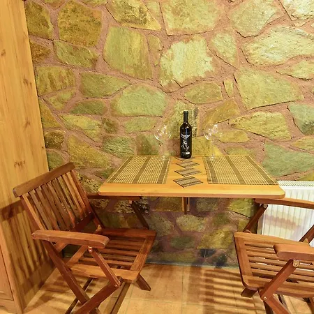 B K Guesthouse - Ξενώνας Β-Κ