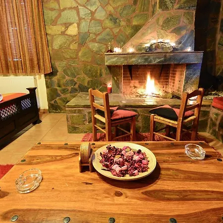 B K Guesthouse - Ξενώνας Β-Κ *