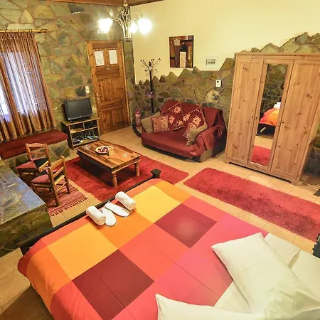 B K Guesthouse - Ξενώνας Β-Κ Ano Trikala