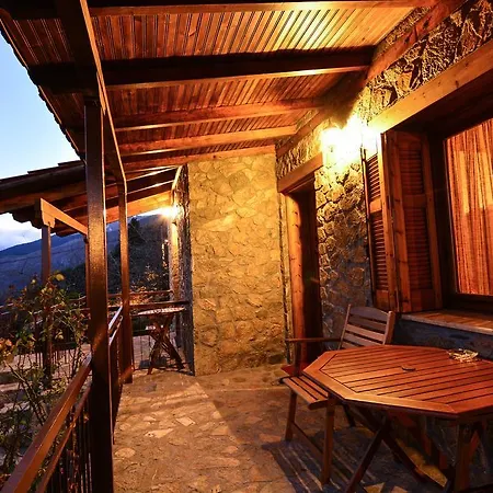 B K Guesthouse - Ξενώνας Β-Κ